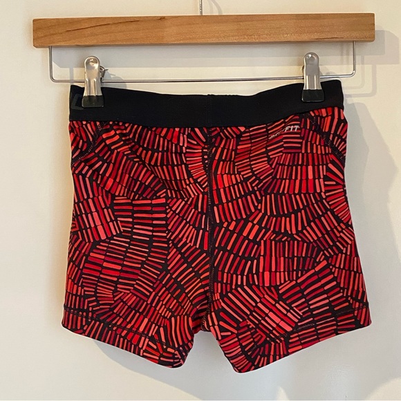 Nike ➰ ladies black red shorts abstract pattern w mesh sides XS - Picture 5 of 5